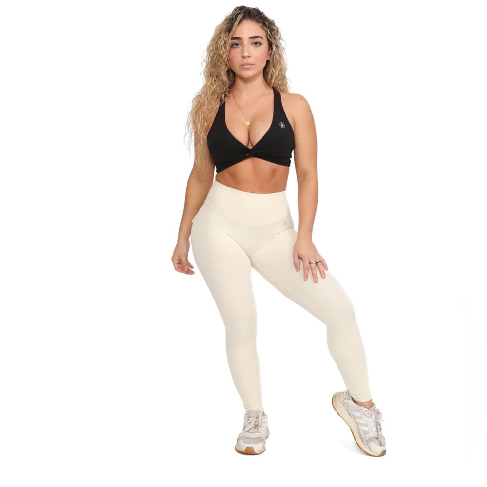 Allure the Brand scrunch butt pocket leggings Pearl White size L like Pchee Bum